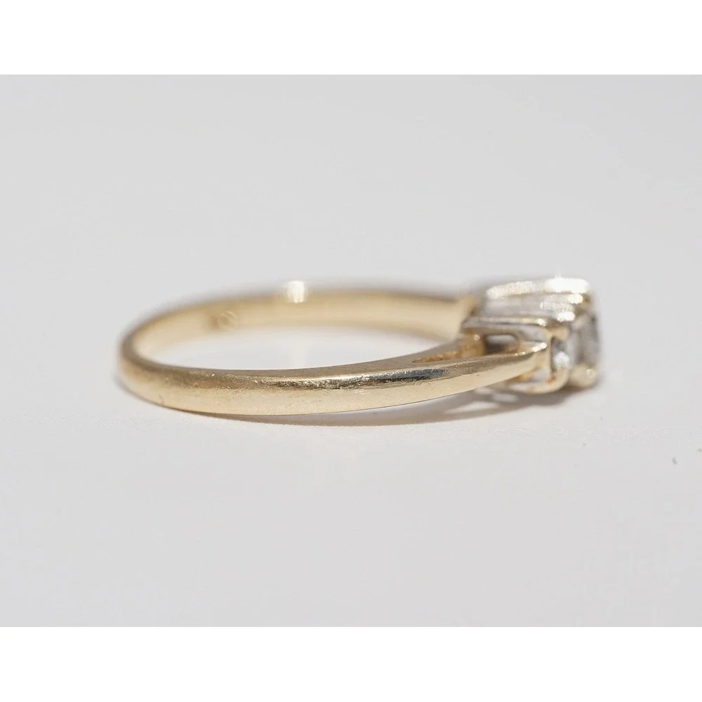 Vintage 14k Solid Yellow Gold Natrual Earth Mined Diamond Ring - Size 6 2.94g